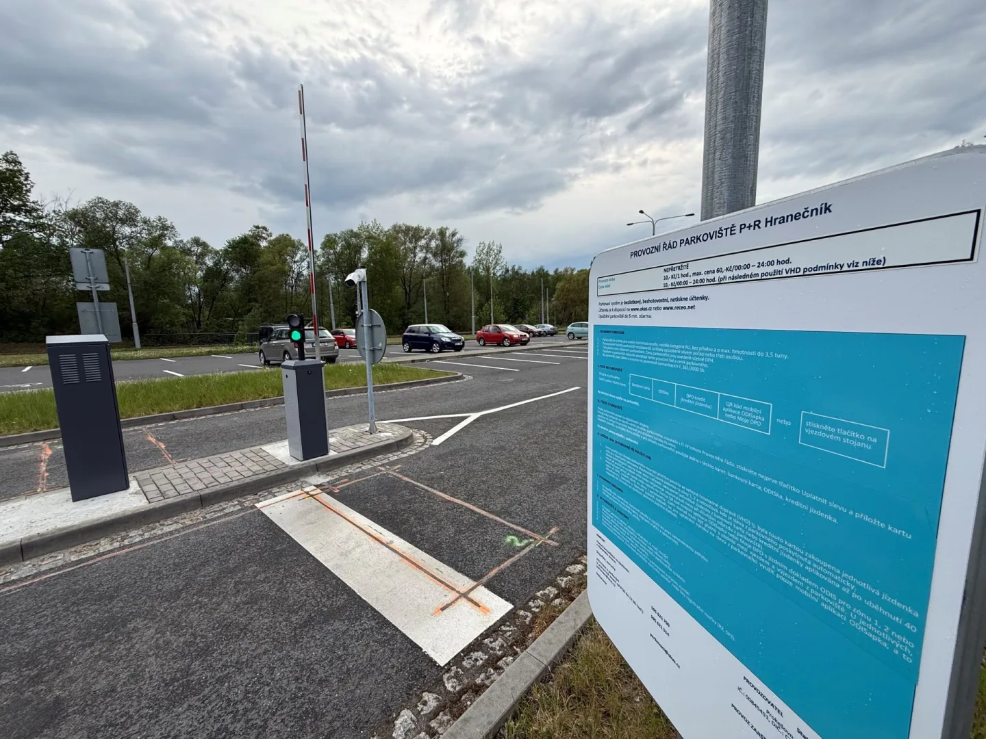 Řidiči pozor! Začíná zkušební provoz parkoviště P+R na Hranečníku, od pondělí se bude platit