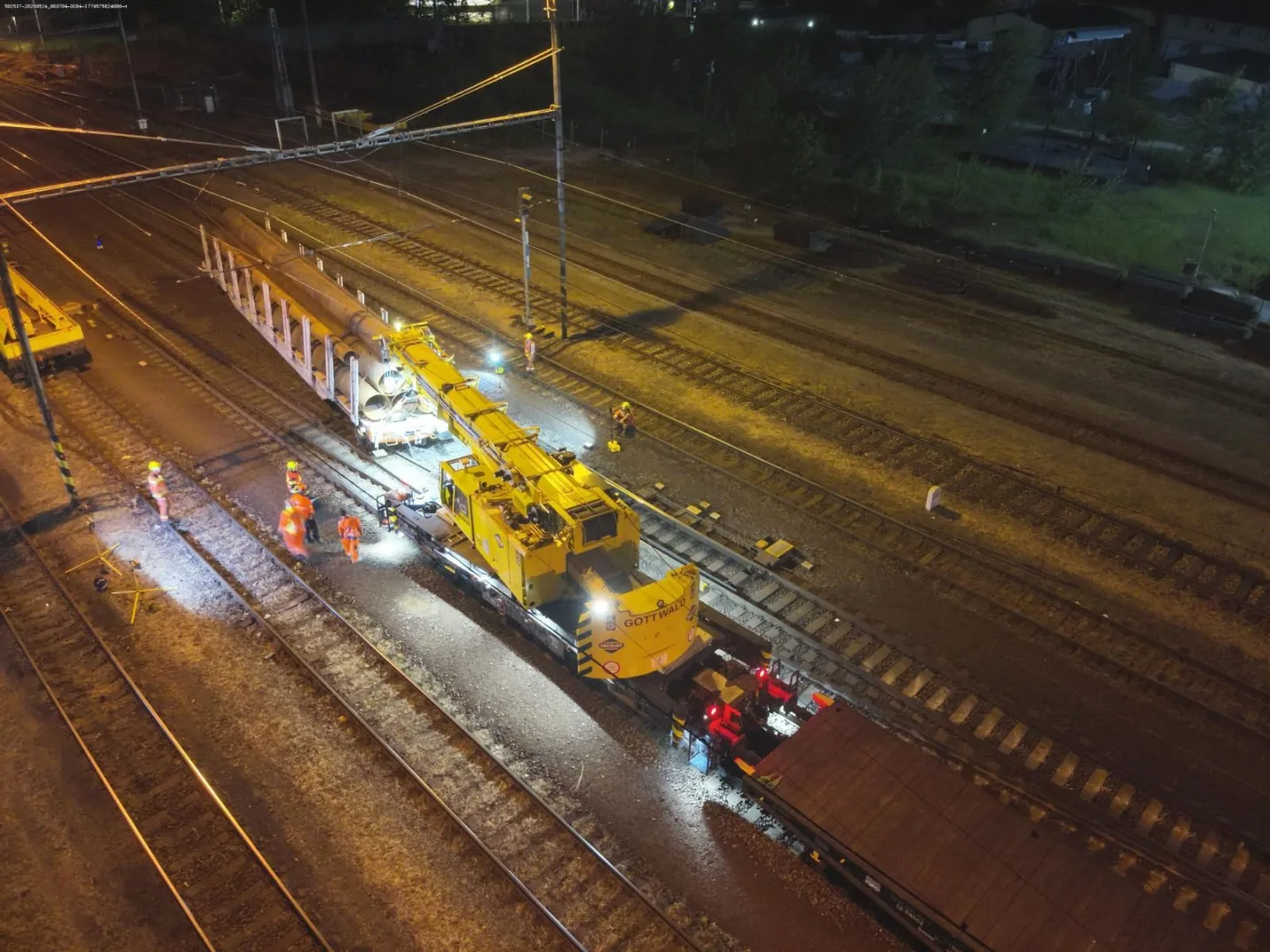 Na hlavním železničním koridoru je zastaven provoz, vykolejily dva vagony vlaku. Foto: Správa železnic