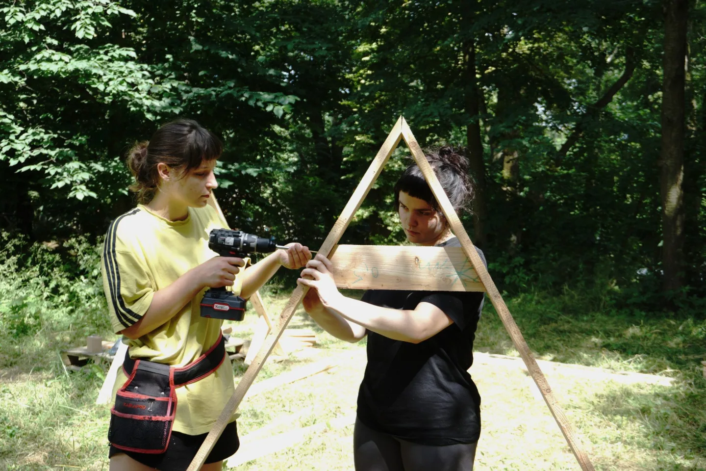 FOTO: Studenti vrátí do Karlovic tradici klimatických lázní, mají na to šest dní