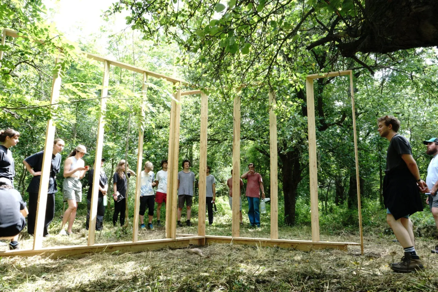 FOTO: Studenti vrátí do Karlovic tradici klimatických lázní, mají na to šest dní
