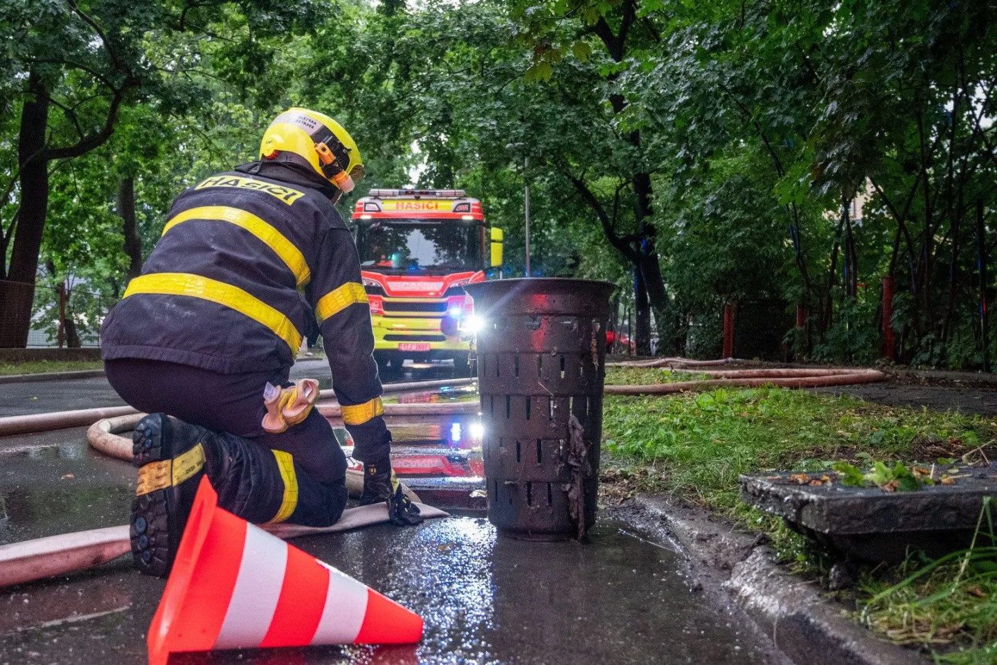 Účet za silné bouřky. Hasiči v kraji vyjížděli k bezmála 120 událostem