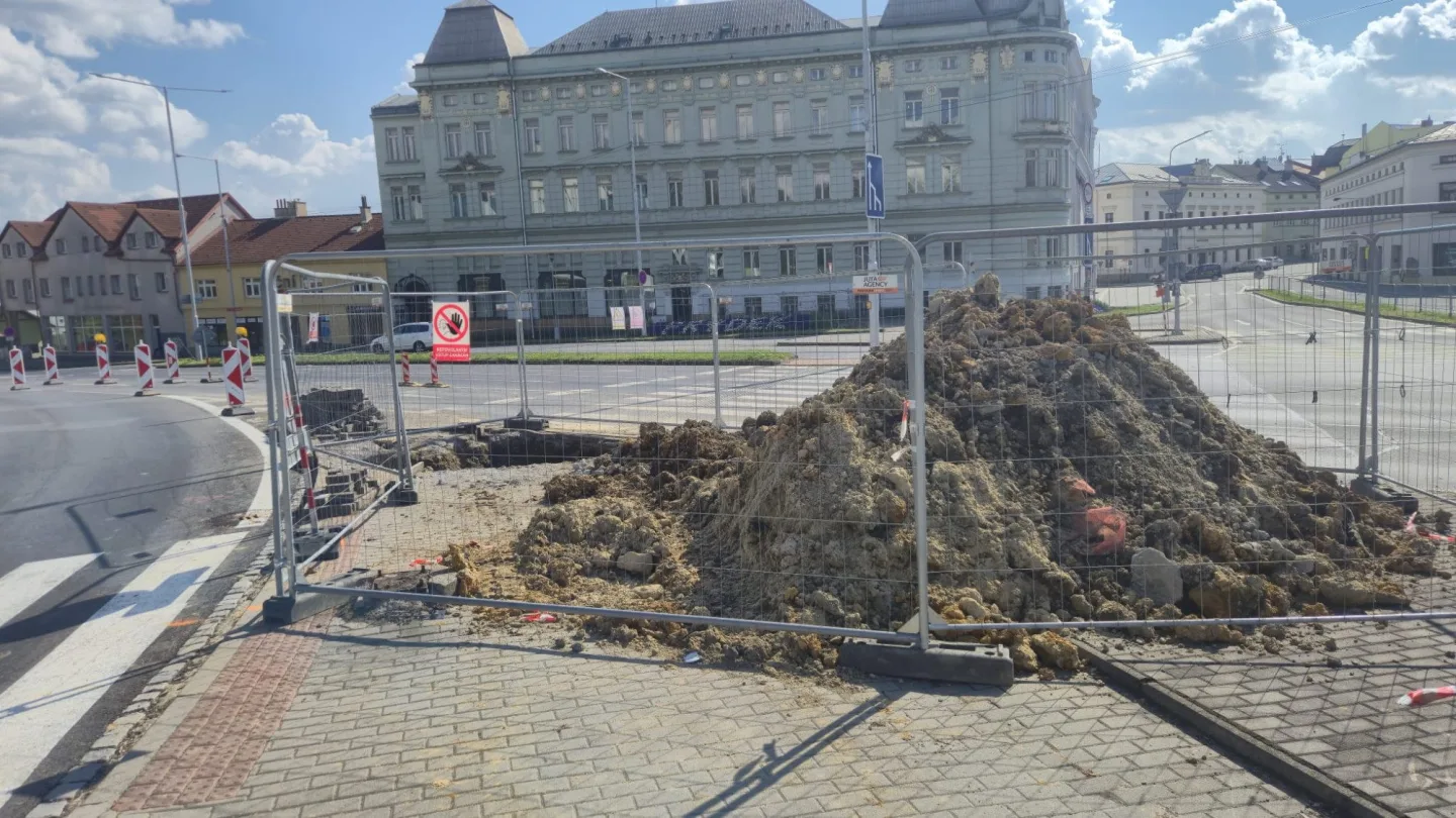Rekonstrukce semaforů na frekventované křižovatce ve Frýdku-Místku míří do finále