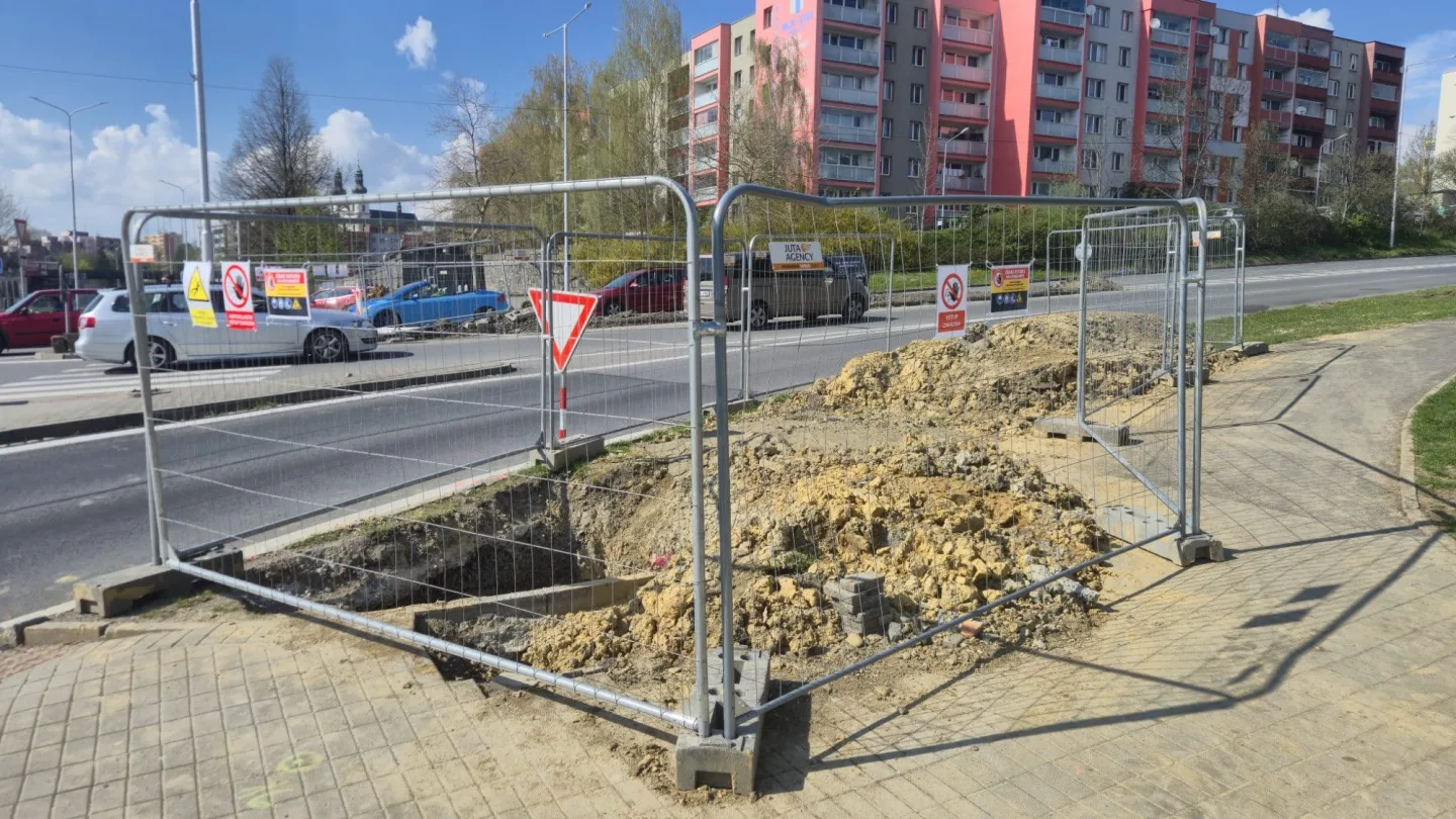Rekonstrukce semaforů na frekventované křižovatce ve Frýdku-Místku míří do finále