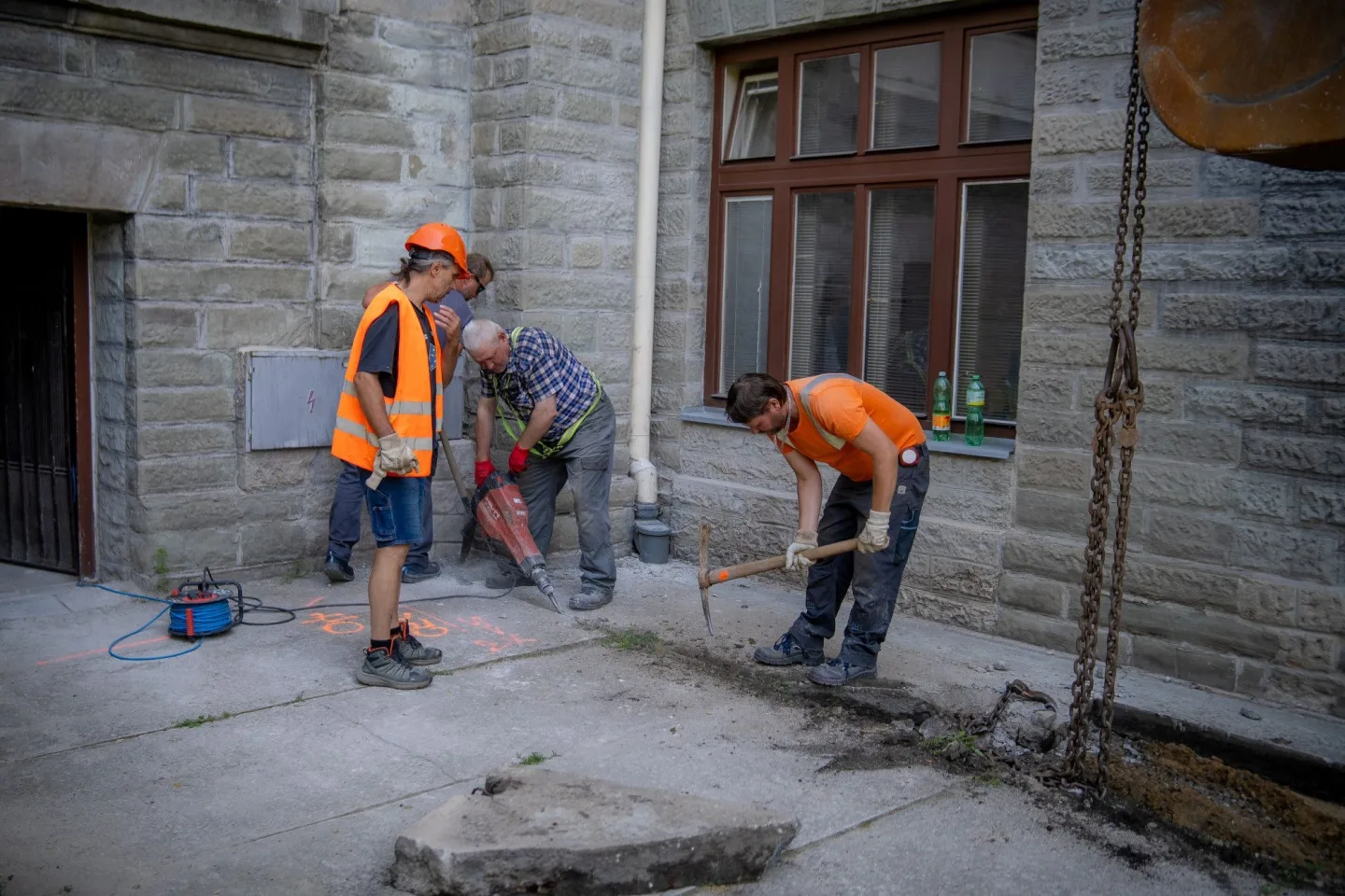 Historická budova Bezručovy školy prochází opravou. Frýdek-Místek bojuje s vlhkostí