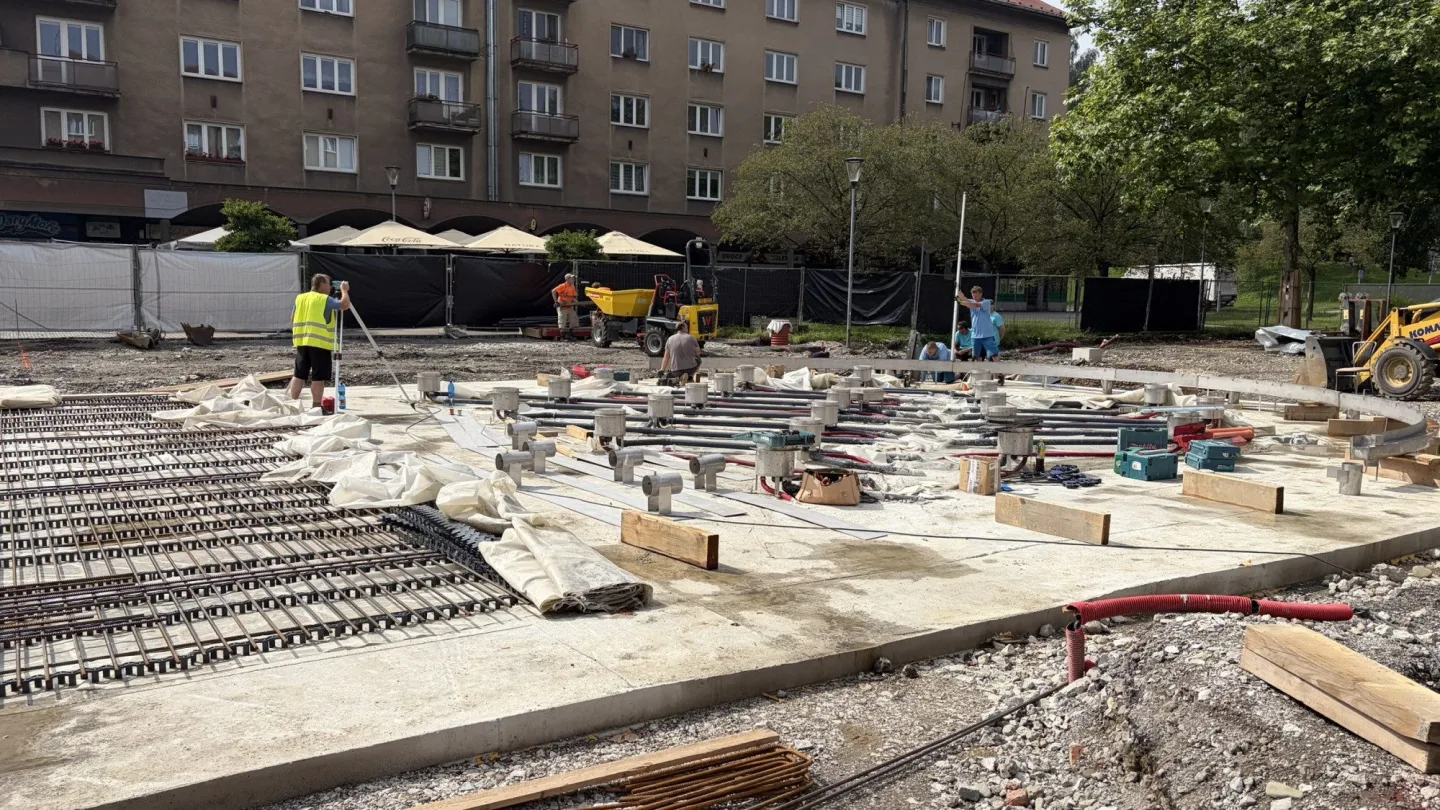 Proměna třineckého náměstí pokračuje. Rýsuje se nový vodní prvek