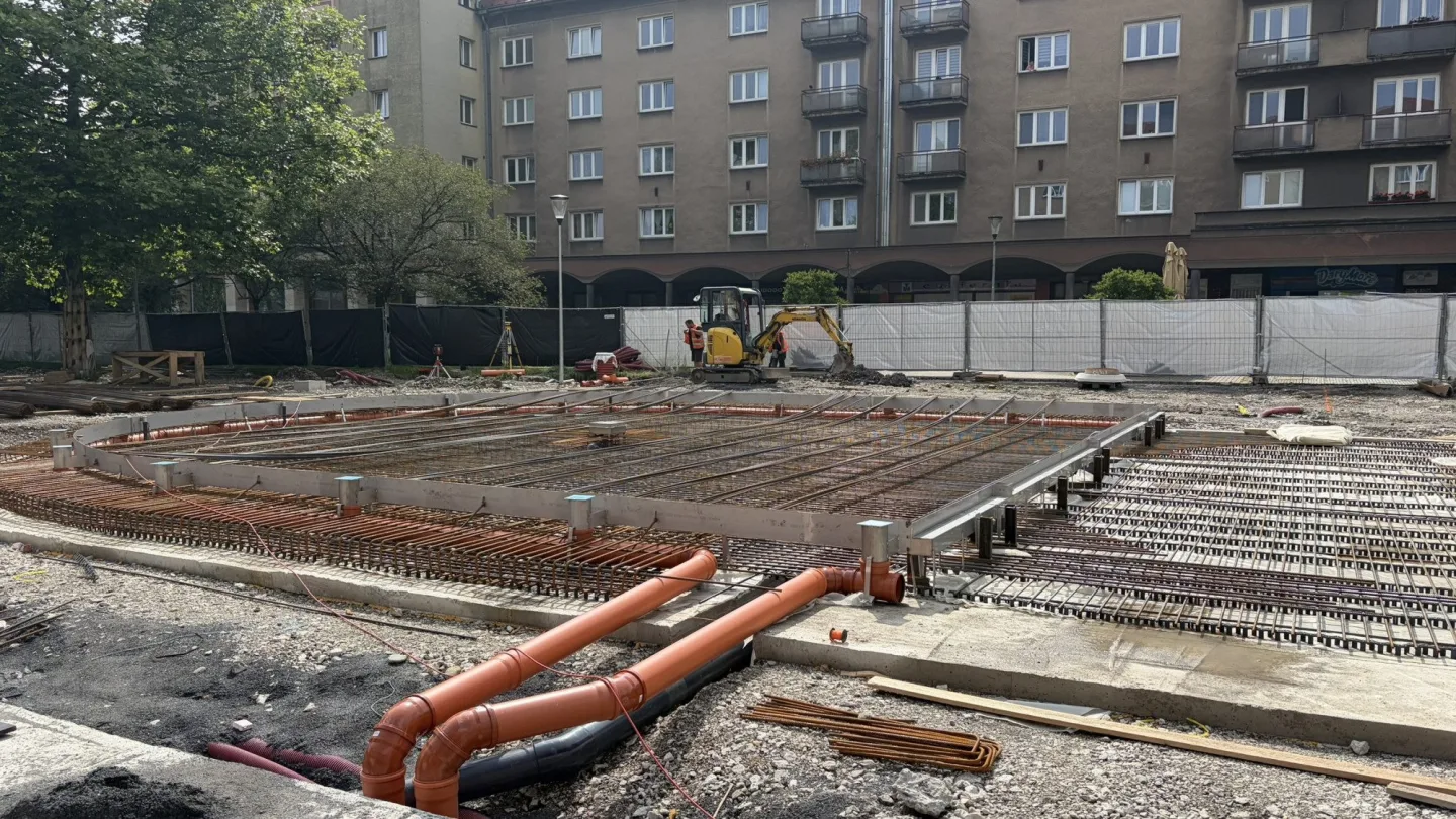 Proměna třineckého náměstí pokračuje. Rýsuje se nový vodní prvek