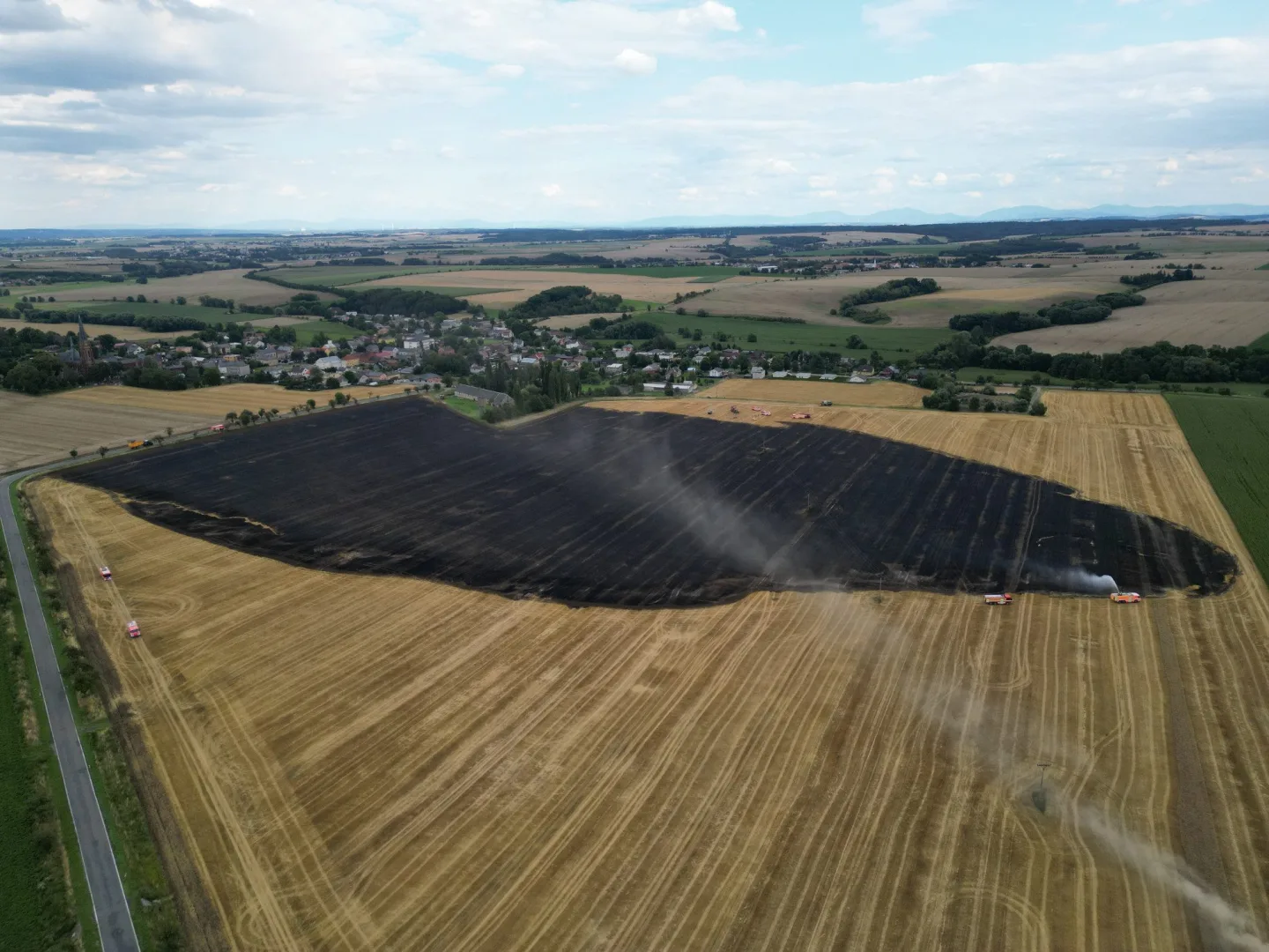V Sudicích hořelo pole. Plameny zasáhly 20 hektarů