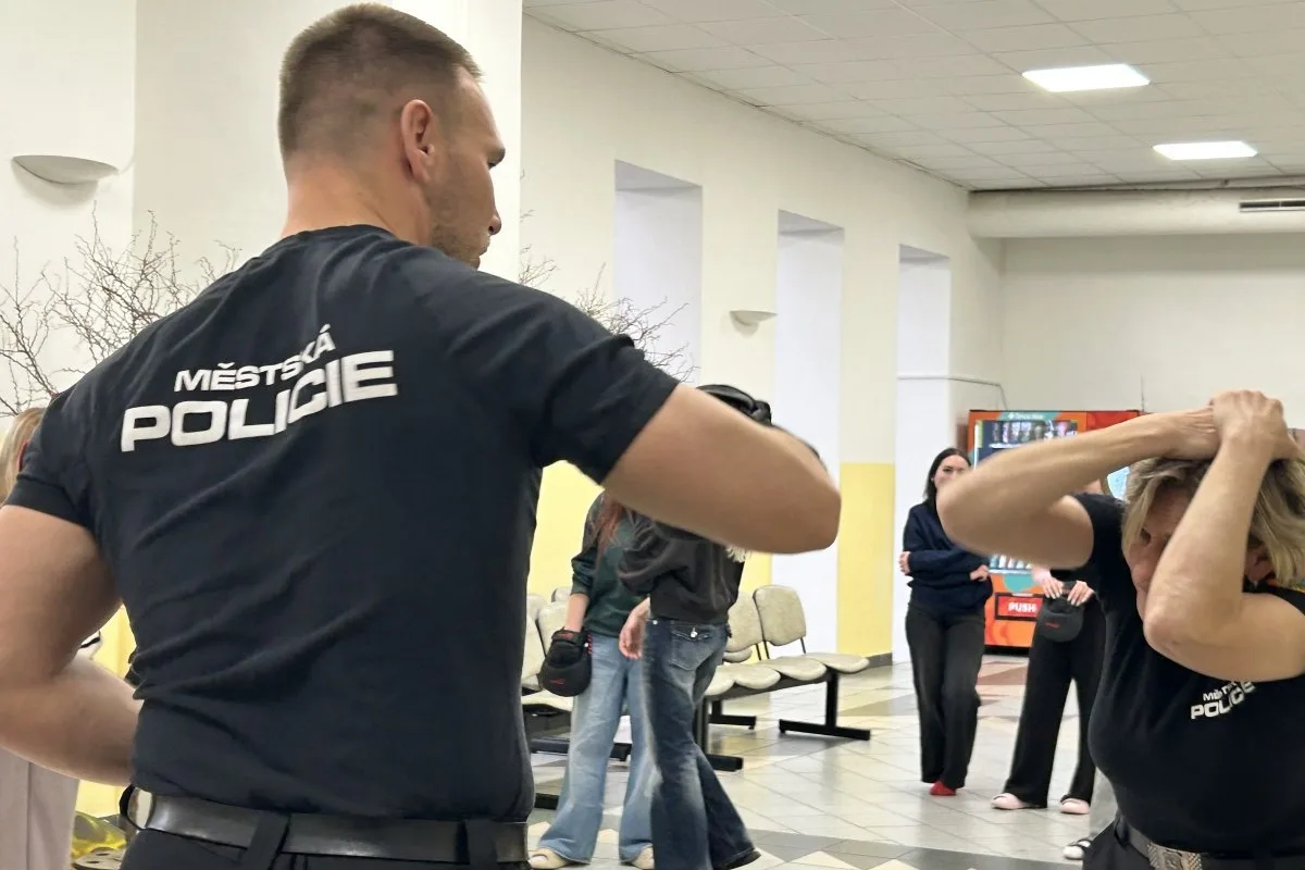 Kámo, braň se. Ostravští strážníci školí středoškolské učitele