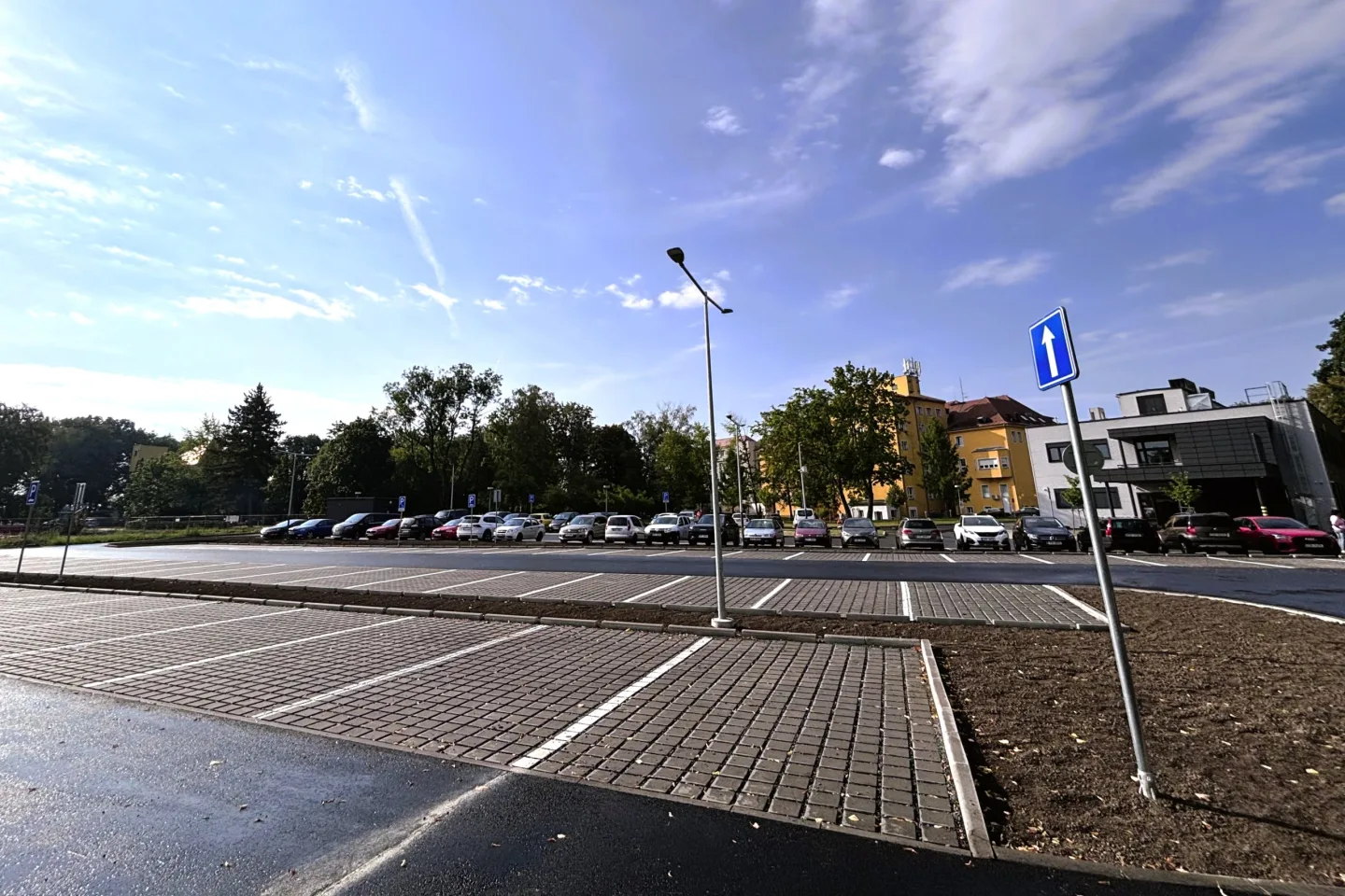 Bohumín otevřel u nemocnice nové parkoviště s více než 80 místy