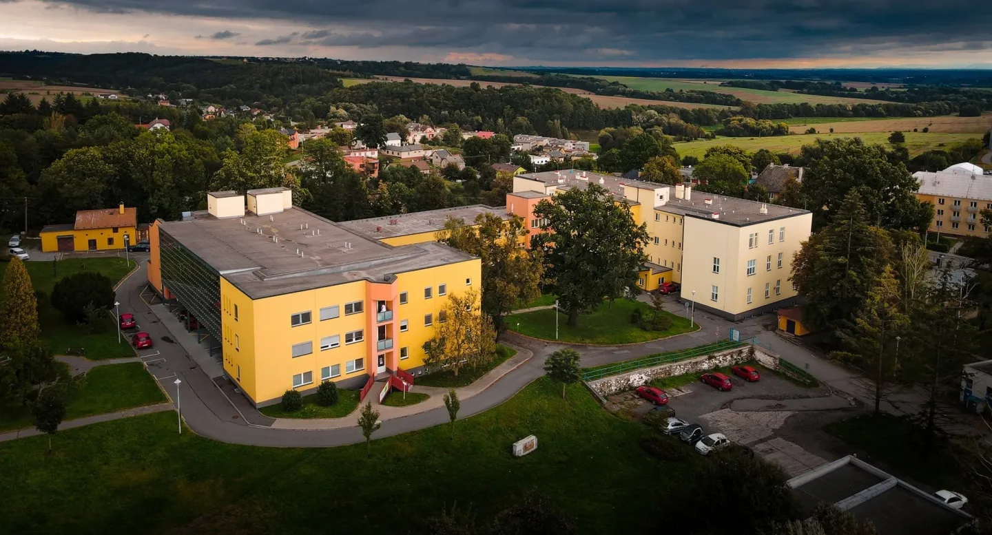 Nemocnice v Bílovci má od ledna patřit pod Opavu, části obyvatel se to nelíbí
