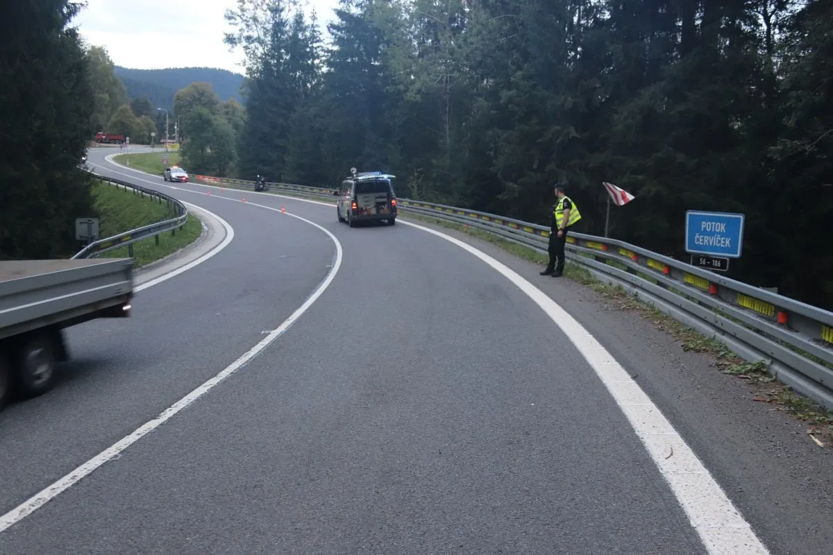 Další vážná nehoda motorkáře v Beskydech. Do nemocnice letěl vrtulníkem