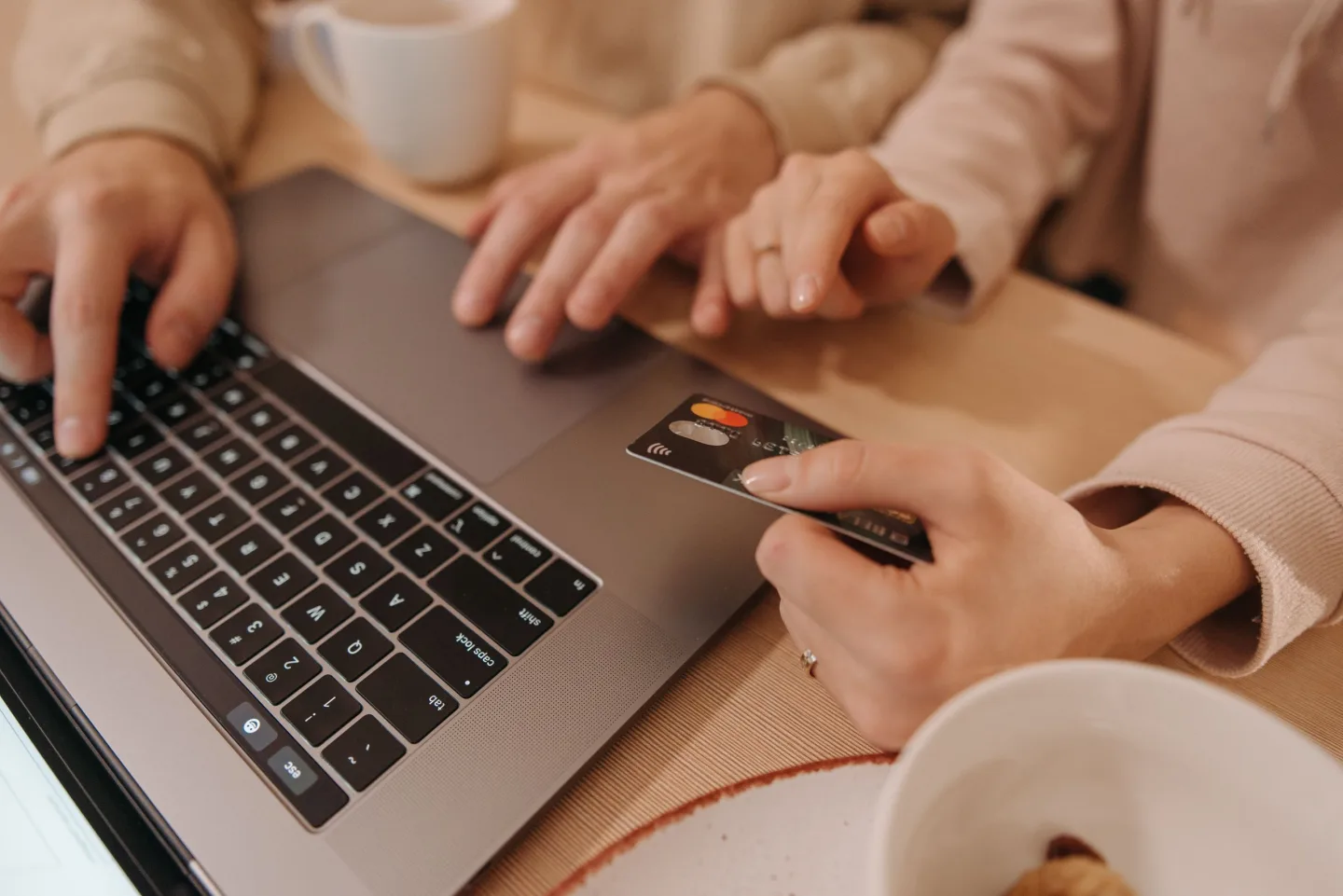 Poplatky za psa i odpady nově uhradíte online. Kraj spustil platební portál