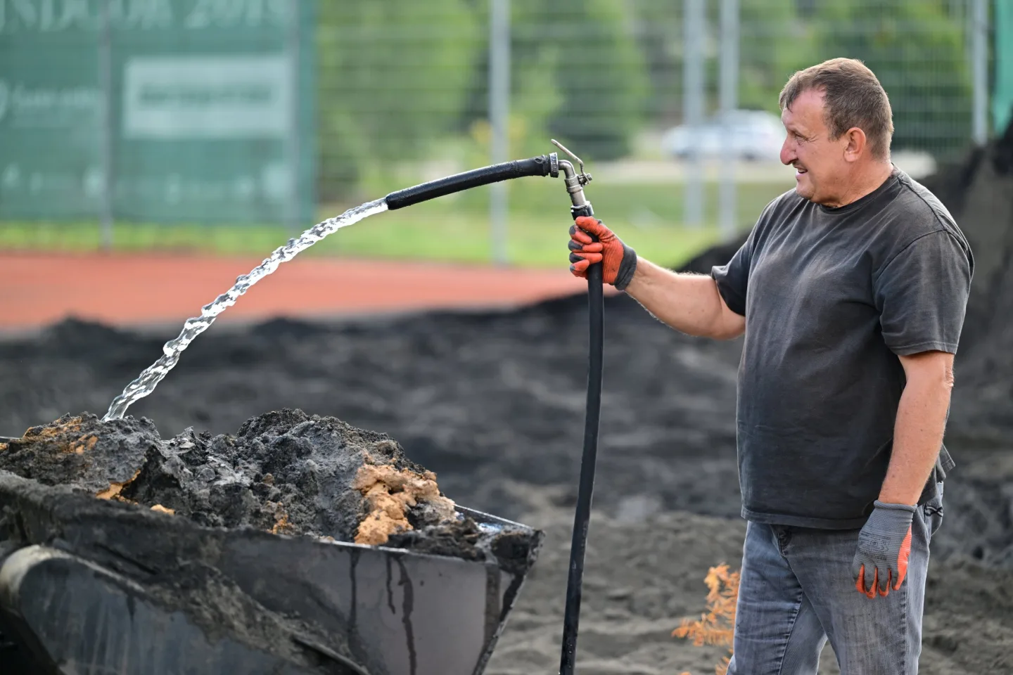 Karviná opravuje tenisové kurty
