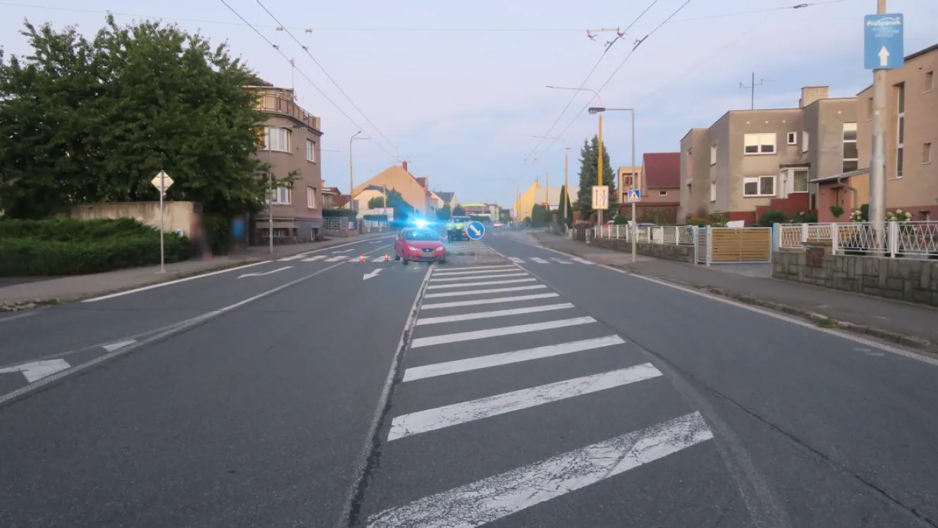 Řidič v Opavě srazil chodkyni. Policie hledá svědky vážné nehody