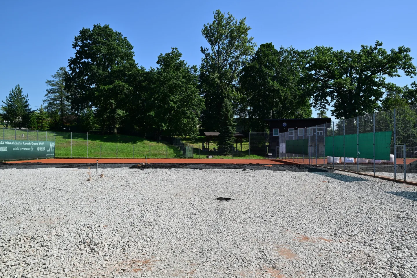 Karviná opravuje tenisové kurty