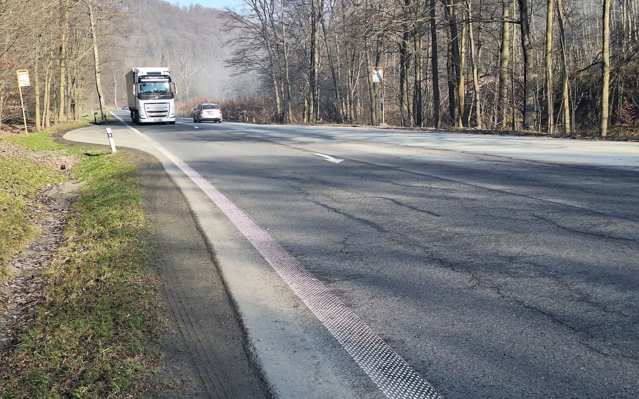 Silnice u Hradce nad Moravicí bude až do října částečně uzavřená, začínají opravy
