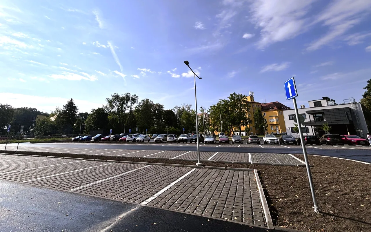 Bohumín otevřel u nemocnice nové parkoviště s více než 80 místy