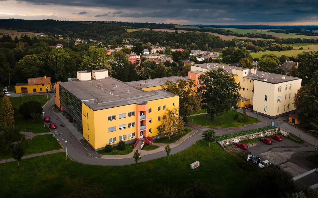 Nemocnice v Bílovci má od ledna patřit pod Opavu, části obyvatel se to nelíbí