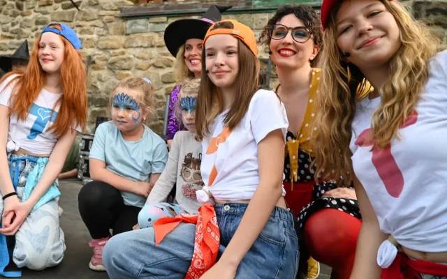 V Ostravě pálili čarodějnici. Lidé oblehli hrad