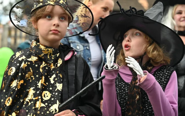 V Ostravě pálili čarodějnici. Lidé oblehli hrad