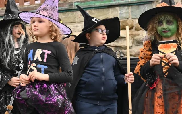 V Ostravě pálili čarodějnici. Lidé oblehli hrad
