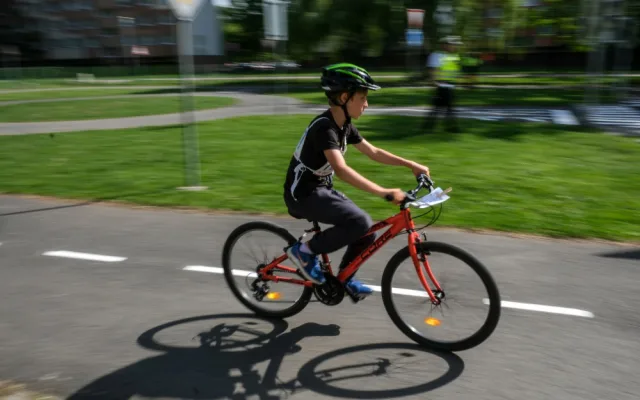 V Ostravě se školáci učí pravidla chování na silnici. Cyklistické dovednosti trénují na dopravních hřištích