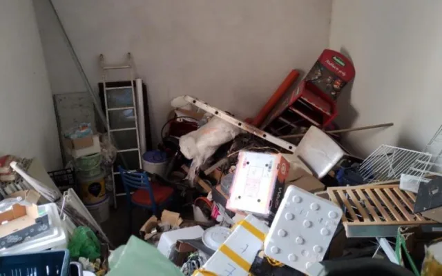 Inspekce uzavřela část obchodu v Odrách. Sklad byl plný odpadků a hmyzu