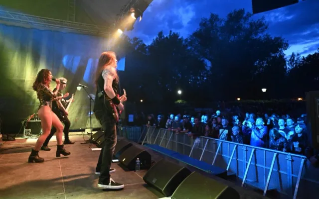 Na Slezskoostravském hradě duněl metal a šlehaly plameny