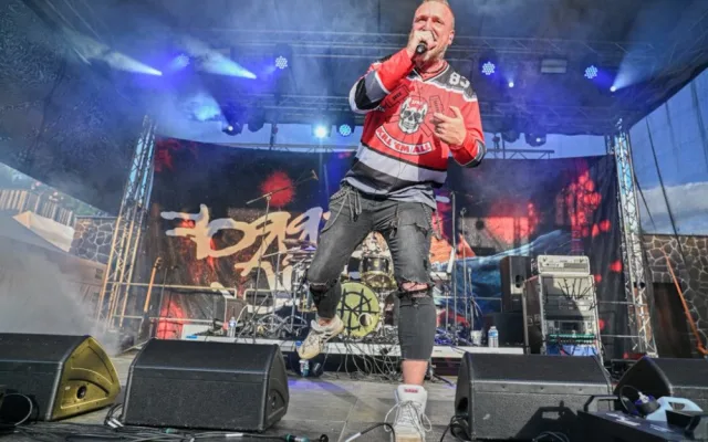 Na Slezskoostravském hradě duněl metal a šlehaly plameny