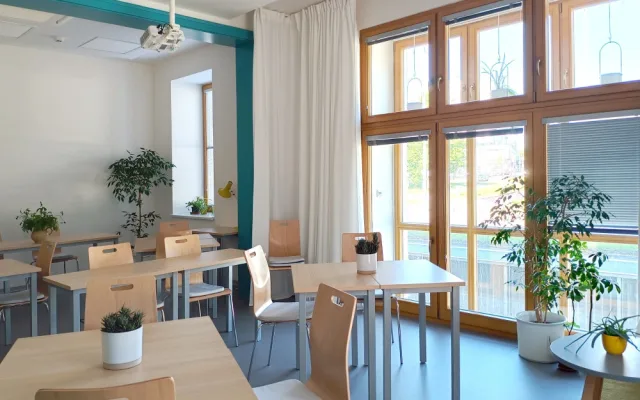 Frýdecko-místecká knihovna nabízí dvakrát týdně místo pro coworking. Využití sdílené kanceláře je zpoplatněno