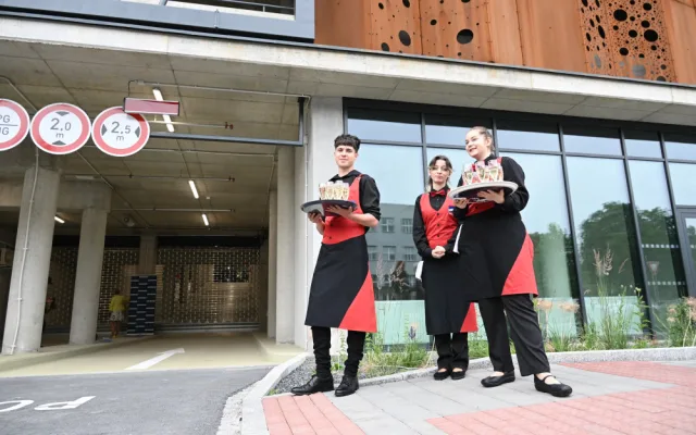 Multifunkční parkovací dům u Městské nemocnice Ostrava dokončen. Pro veřejnost nabízí 215 míst