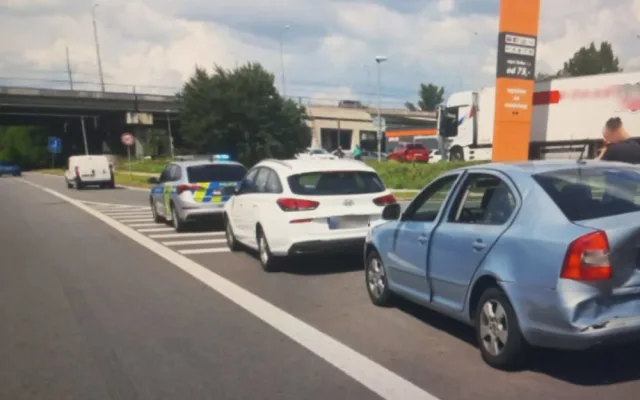 Nehoda pěti automobilů se třemi zraněnými komplikovala dopravu v Ostravě