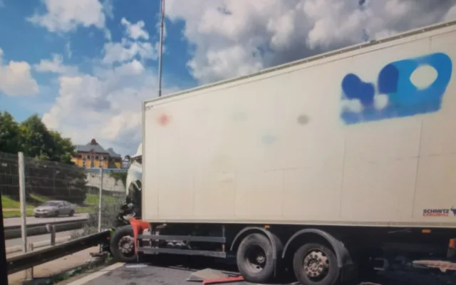 Nehoda pěti automobilů se třemi zraněnými komplikovala dopravu v Ostravě