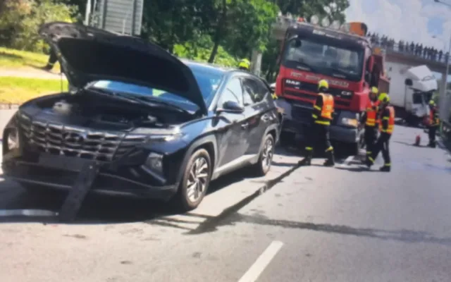 Nehoda pěti automobilů se třemi zraněnými komplikovala dopravu v Ostravě