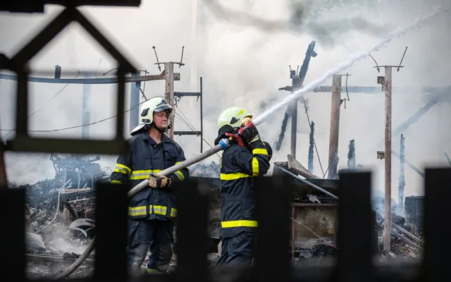 Ve Frýdlantu nad Ostravicí hořela roubenka s přilehlou stodolou. Škody přesáhnou pět milionů korun