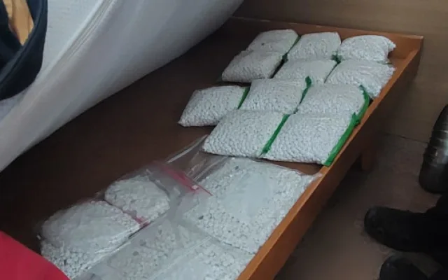Kriminalisté obvinili další tři lidi v kauze Shaggy. Trojice sehnala materiál na výrobu několik set kilogramů drog