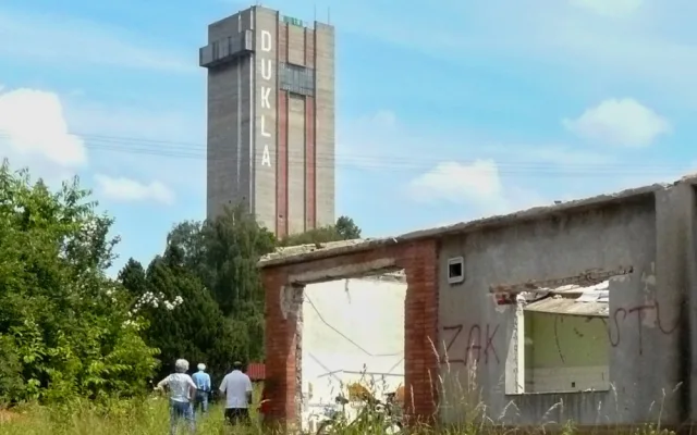 Věž Dolu Lazy půjde dolů. Obdobně padla Dukla v roce 2008