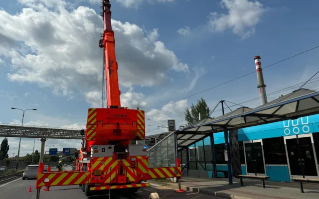 Srážka dvou tramvají výrazně komplikuje dopravu v Ostravě. Z centra se lidé nedostanou do Vítkovic a na Jih