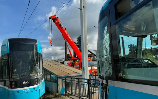 Srážka dvou tramvají výrazně komplikuje dopravu v Ostravě. Z centra se lidé nedostanou do Vítkovic a na Jih