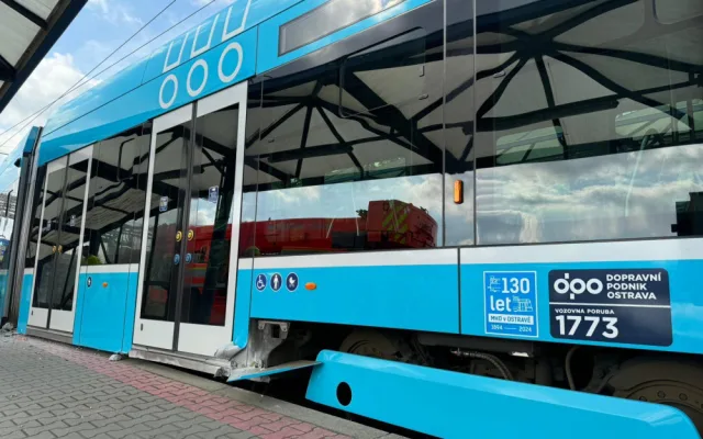 Srážka dvou tramvají výrazně komplikuje dopravu v Ostravě. Z centra se lidé nedostanou do Vítkovic a na Jih