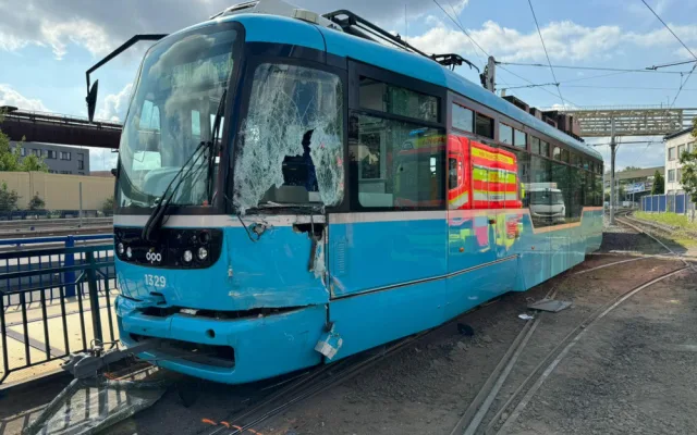 Srážka dvou tramvají výrazně komplikuje dopravu v Ostravě. Z centra se lidé nedostanou do Vítkovic a na Jih