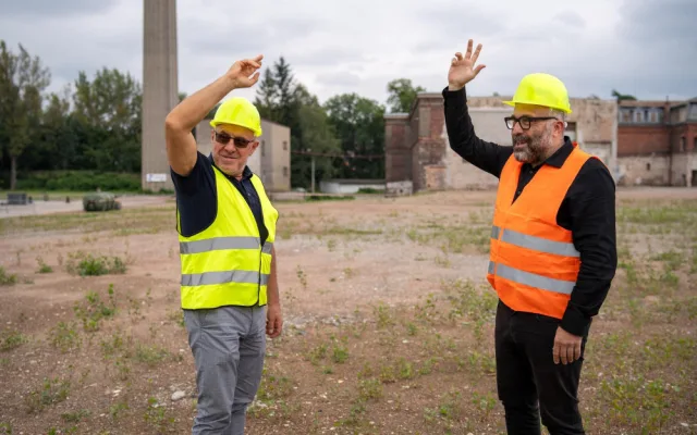 Demolice komunistického komínu ve Frýdku-Místku začala symbolicky na výročí sovětské okupace