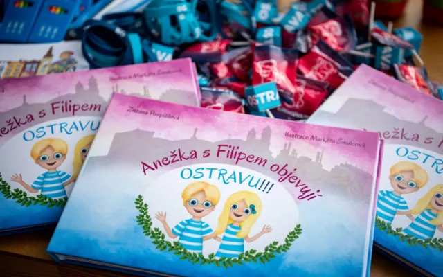 Zaměřeno na čtenářskou gramotnost. Ostrava si pro prvňáčky připravila speciální knihu z pera bílovecké autorky