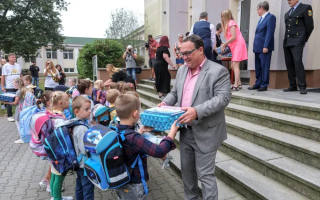 Zaměřeno na čtenářskou gramotnost. Ostrava si pro prvňáčky připravila speciální knihu z pera bílovecké autorky