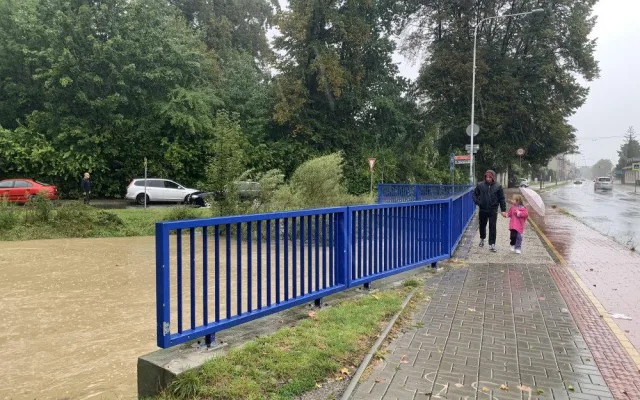 Porubka se vylila. Lidé z několika ulic v Ostravě-Porubě opouštějí své domovy. Kulminuje také řeka Opava