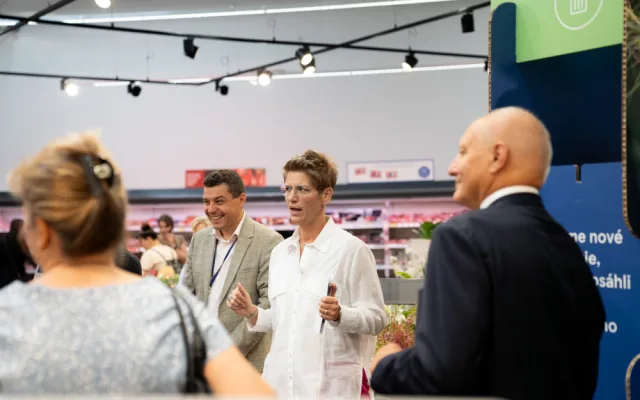 Tesco v Ostravě rozšiřuje nabídku zdravých potravin, daruje tuny potravin lidem v nouzi, optimalizuje obaly a snižuje uhlíkovou stopu