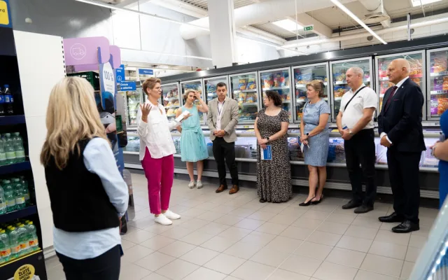 Tesco v Ostravě rozšiřuje nabídku zdravých potravin, daruje tuny potravin lidem v nouzi, optimalizuje obaly a snižuje uhlíkovou stopu