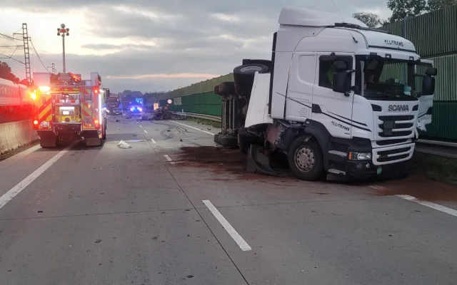 Vážná nehoda na Frýdecko-Místecku. Automobil začal po střetu s cisternou hořet