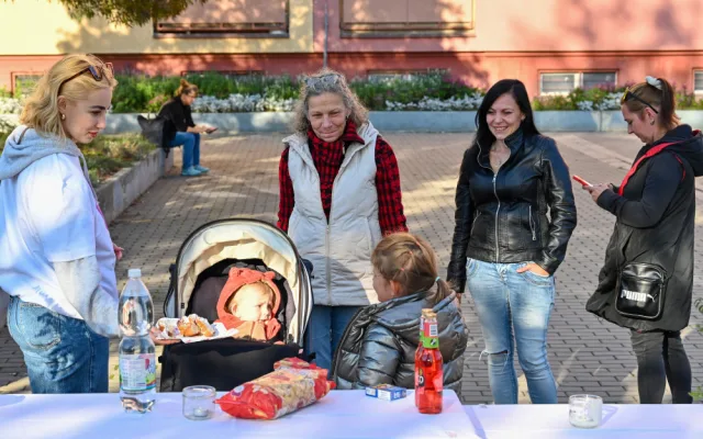 Dubina fungovala jako experiment. Sousedé mohli přijít k rekordně dlouhému stolu.