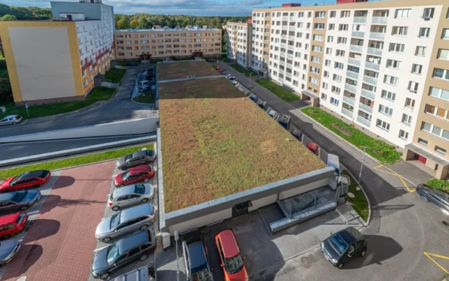 Ostravský Jih hlásí nová parkovací místa, klima v Bělském Lese zlepší zelená střecha